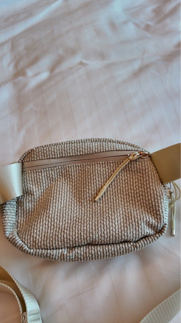 Nike Aura - Cross Body Bag (Category: Cross-body Bags) located in Quezon City. Submitted by kalachuchi (Listing ID 1407118289, Image 3). Description: Aura - Cross Body Bag Color: Light Khaki/Light transparent gold Orig price: 1,895.