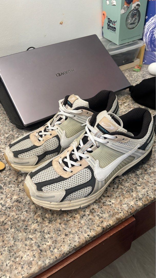 Nike Zoom Vomero 5 Supersonic (Category: Sneakers) located in Marikina City. Submitted by nlsf14 (Listing ID 1407005825, Image 3). Description: - Nike Zoom Vomero 5 - Color: White and Grey - Size: US 9.5 - Mesh upper with leather overlays - Nike swoosh detail - Black and grey sole - White laces.