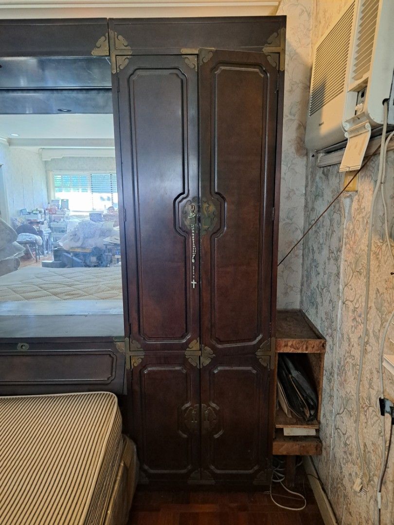 Oriental Bed Frame w/ Cabinets (Category: Bed Frames & Mattresses) located in Makati City. Submitted by corglee (Listing ID 1407038563, Image 2). Description: ☆☆ Antique Bed Frame w/ Built with ●2 cabinets on each side ●2 pull out compartments in middle section ●Mirror Imported from USA ●Condition: Very good w/ very minor scratches ●Material: Solid Mahogany Wood ●Dimensions: L147 x W18 X H81 in. ●Mattress: Restopedic KING Size 205 x 202 x H20 cm 