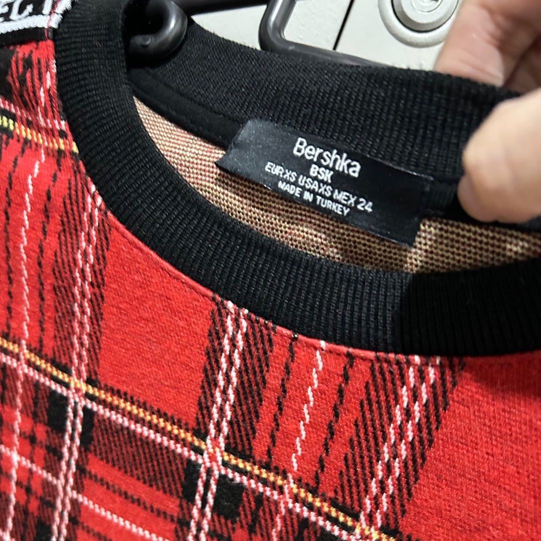 (PRE-LOVED) Bershka Red Plaid Expectation Top (Category: Shirts) located in Caloocan City. Submitted by ailsfinds (Listing ID 1407068786, Image 3). Description: • Brand: Bershka • Size: XS (hindi naman masyadong maliit, mga size S ng Mera) Authentic. Bought around 1k+ php. Used 2-3 times. Ganda ng top na’to kaso hindi na bagay sa age ko hehe. .