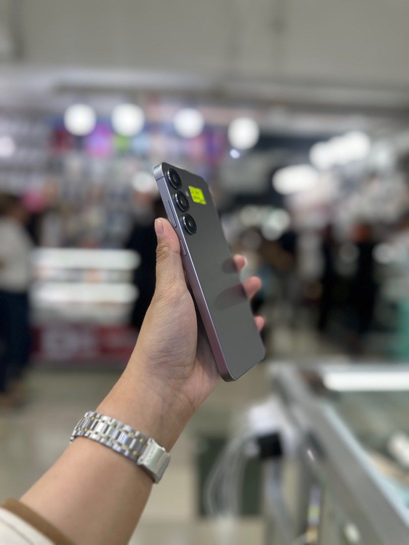 SAMSUNG S25 PLUS 12/512GB OPENLINE NTC VARIANT (Category: Samsung) located in San Juan City. Submitted by aynaagadgets (Listing ID 1407153600, Image 2). Description: DECEMBER 2025 STALL #: XB-07 FOR SALE | TRADE / SWAP PASS SA MGA SCAMMERS / THIRD PARTY (RFS: Buy and Sell) SAMSUNG S25 PLUS 12/512GB OPENLINE ⬇️DETAILS⬇️ •12/512 GB (Other storage is also available) •Silver (Other color is also available but price may vary) •NTC Variant •95% Smooth 