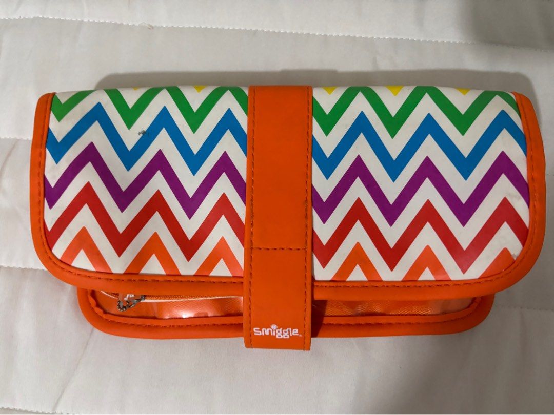 Smiggle Pencil case with colorful chevron pattern (Category: Stationery & School Supplies) located in Manila. Submitted by hellothere2012 (Listing ID 1407108393, Image 1). Description: .