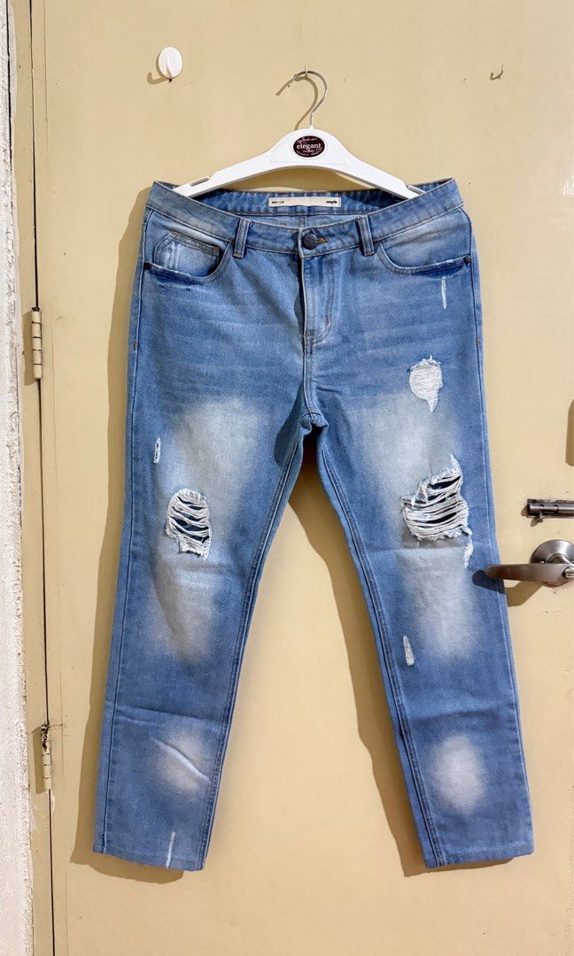 Smyth Ripped Jeans for Men (Category: Jeans) located in Bacoor. Submitted by patrickluwis (Listing ID 1407161203, Image 1). Description: Not stretchable. Heavy fabric. Good as new quality. In very good condition. Used few times. Can fit 28-31 waistline. No issues. Shipping fee c/o buyer for delivery via J&T nationwide.