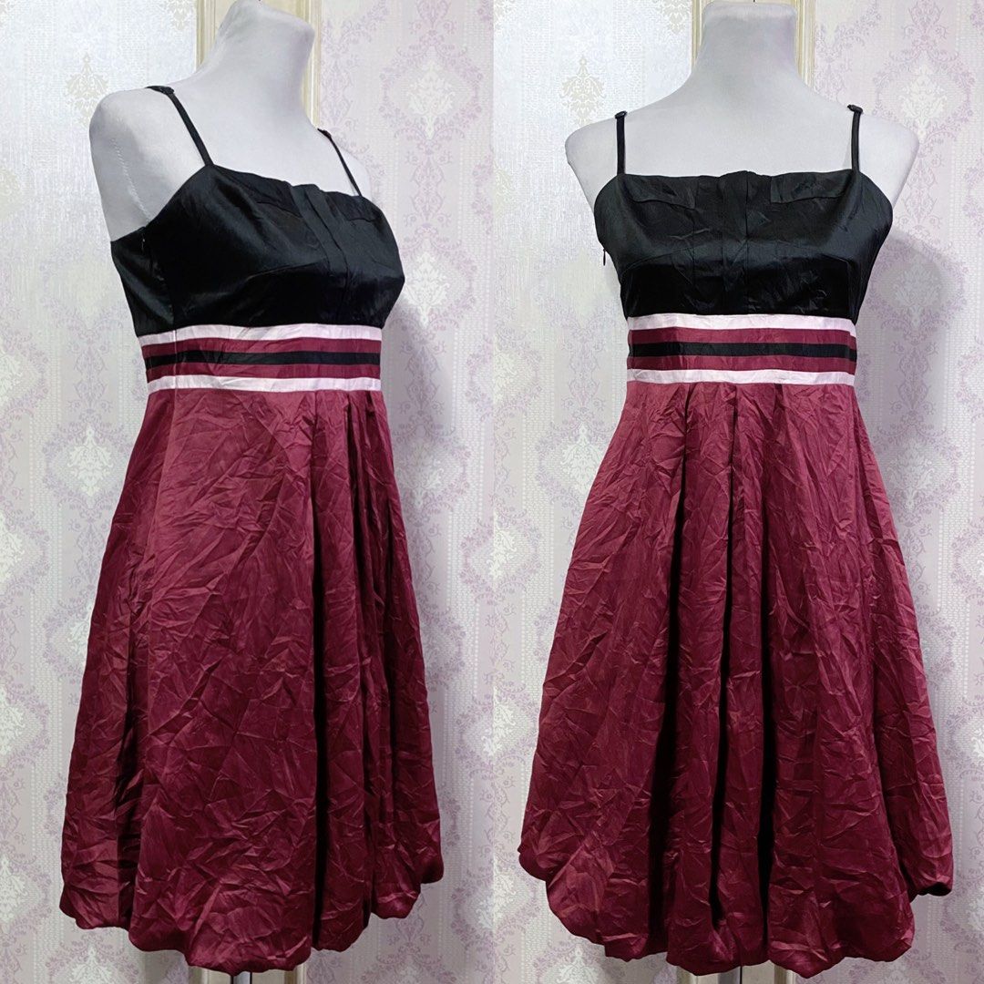 VERA MODA Black Maroon Spaghetti Strap Strappy Bubble Dress (Category: Dresses) located in Quezon City. Submitted by f_finds (Listing ID 1407108467, Image 2). Description: VERA MODA Black Maroon Spaghetti Strap Strappy Bubble Dress SIZE: 40L (but fits Medium) CONDITION: Excellent used Laid Flat Measurements: Chest 17" Waist 14" Length 35" *side bodice zipper *adjustable straps *inner lining.