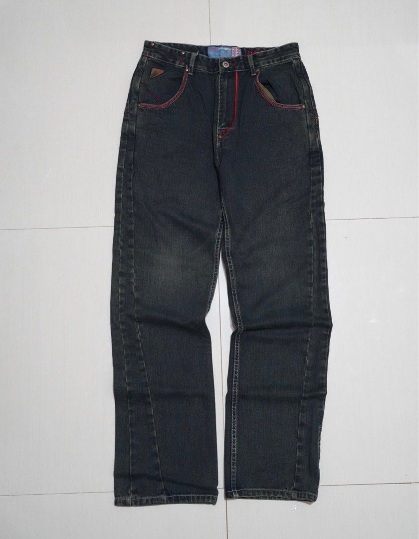 Vintage H&M jeans (Ecko united alternative) (Category: Jeans) located in Manolo Fortich. Submitted by thrift_cl4z (Listing ID 1407174647, Image 1). Description: H&M jean Waist:31 inches Length: 41 inches Leg Opening: 10.