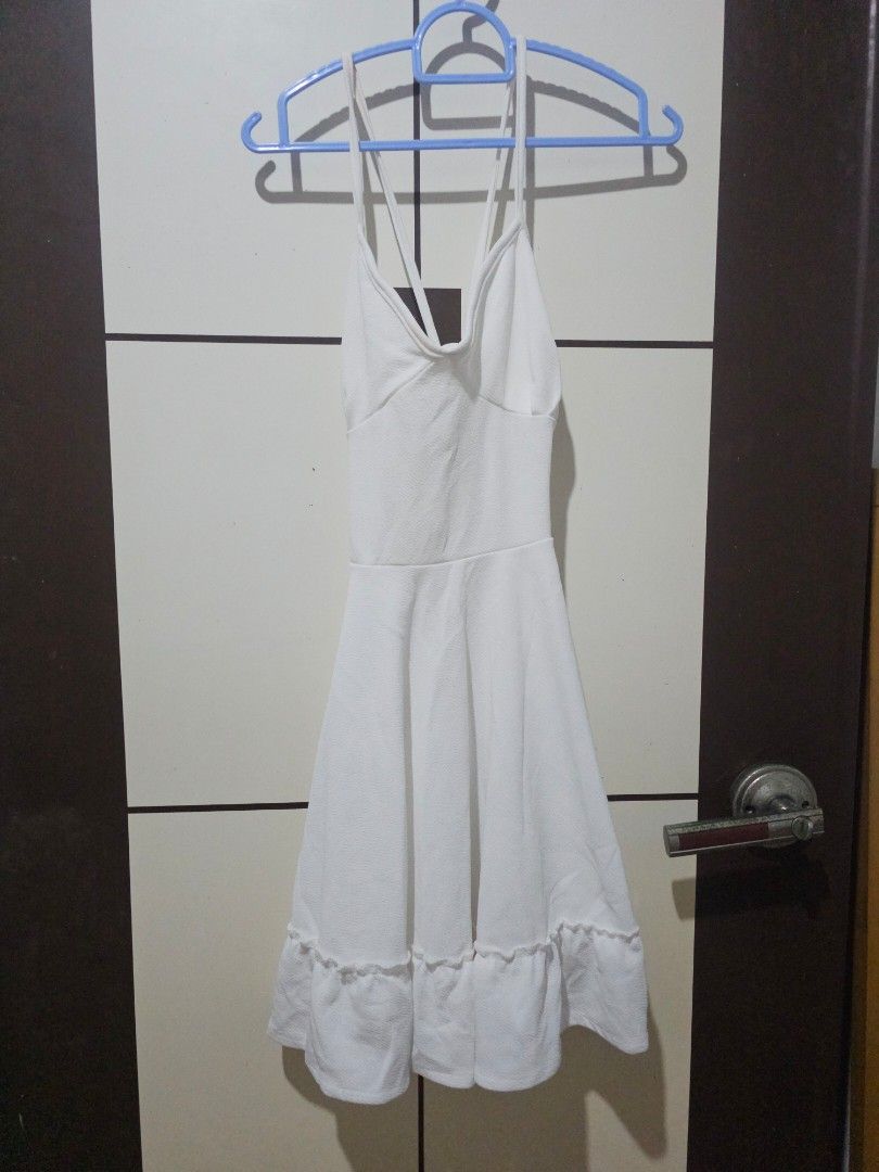 White Summer Dress XS-S (Category: Dresses) located in Quezon City. Submitted by eychem (Listing ID 1407121742, Image 1). Description: Used only once. medyo malaki sakin so i have to let this go but this is super cute!!! Perfect summer dress 🌼.