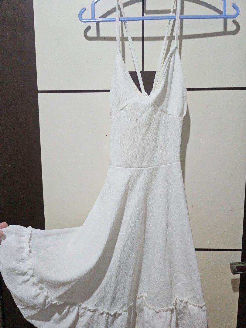 White Summer Dress XS-S (Category: Dresses) located in Quezon City. Submitted by eychem (Listing ID 1407121742, Image 2). Description: Used only once. medyo malaki sakin so i have to let this go but this is super cute!!! Perfect summer dress 🌼.