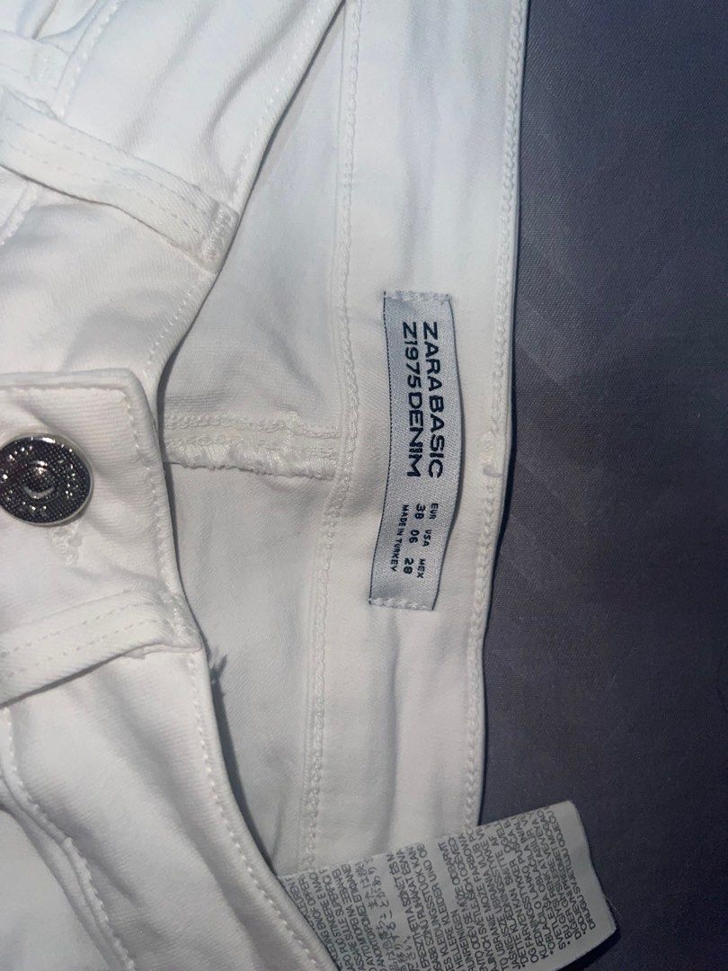 Zara white skinny jeans (Category: Jeans) located in Quezon City. Submitted by lazylizzy (Listing ID 1407028485, Image 2). Description: Lightly used original Zara skinny jeans.