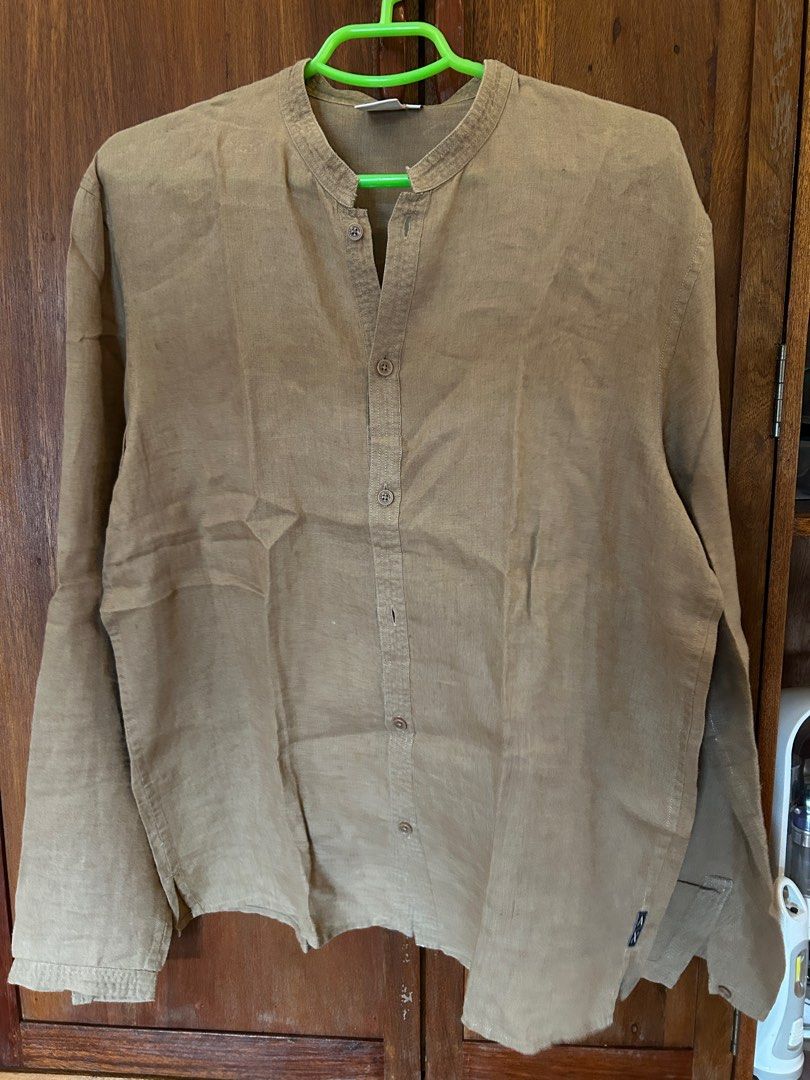 Zara White Textured Long Sleeve Shirt (Category: Tshirts & Polo Shirts ) located in Manila. Submitted by jcabansag (Listing ID 1407125049, Image 3). Description: DECLUTTERING! Never worn, washed. regular price 2,500. For other shirts pls send me DM :) .