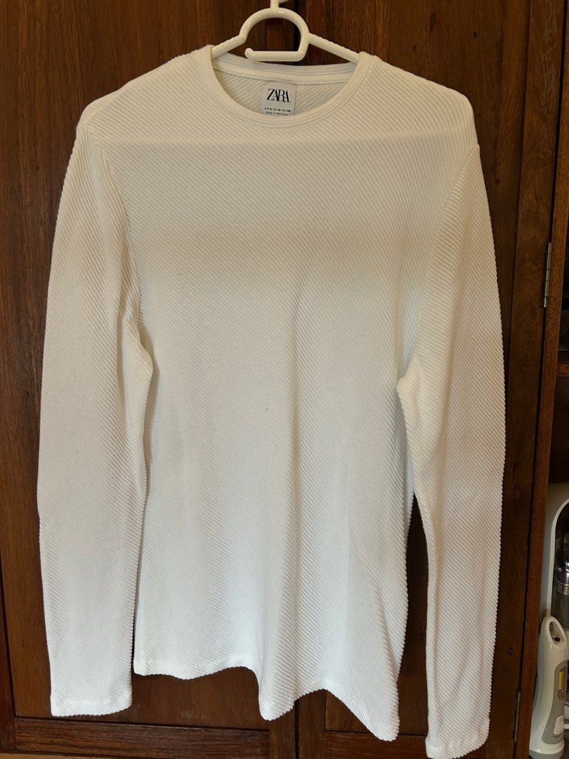Zara White Textured Long Sleeve Shirt (Category: Tshirts & Polo Shirts ) located in Manila. Submitted by jcabansag (Listing ID 1407125049, Image 1). Description: DECLUTTERING! Never worn, washed. regular price 2,500. For other shirts pls send me DM :) .