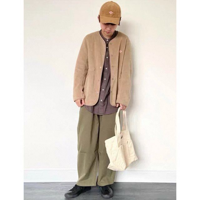 日版 Danton 圓領抓毛絨外套 （分類：外套及戶外衣服）位於 Hong Kong。 由 online33.hk 提交（商品編號 1402244322，圖片 9）。簡介： Danton 圓領抓毛絨外套，有多種顏色可供選擇。外套正面有鈕扣，兩側有口袋，左胸口有品牌標誌。外套內側有品牌標籤，標示尺寸為40。適合日常穿搭，保暖舒適。。