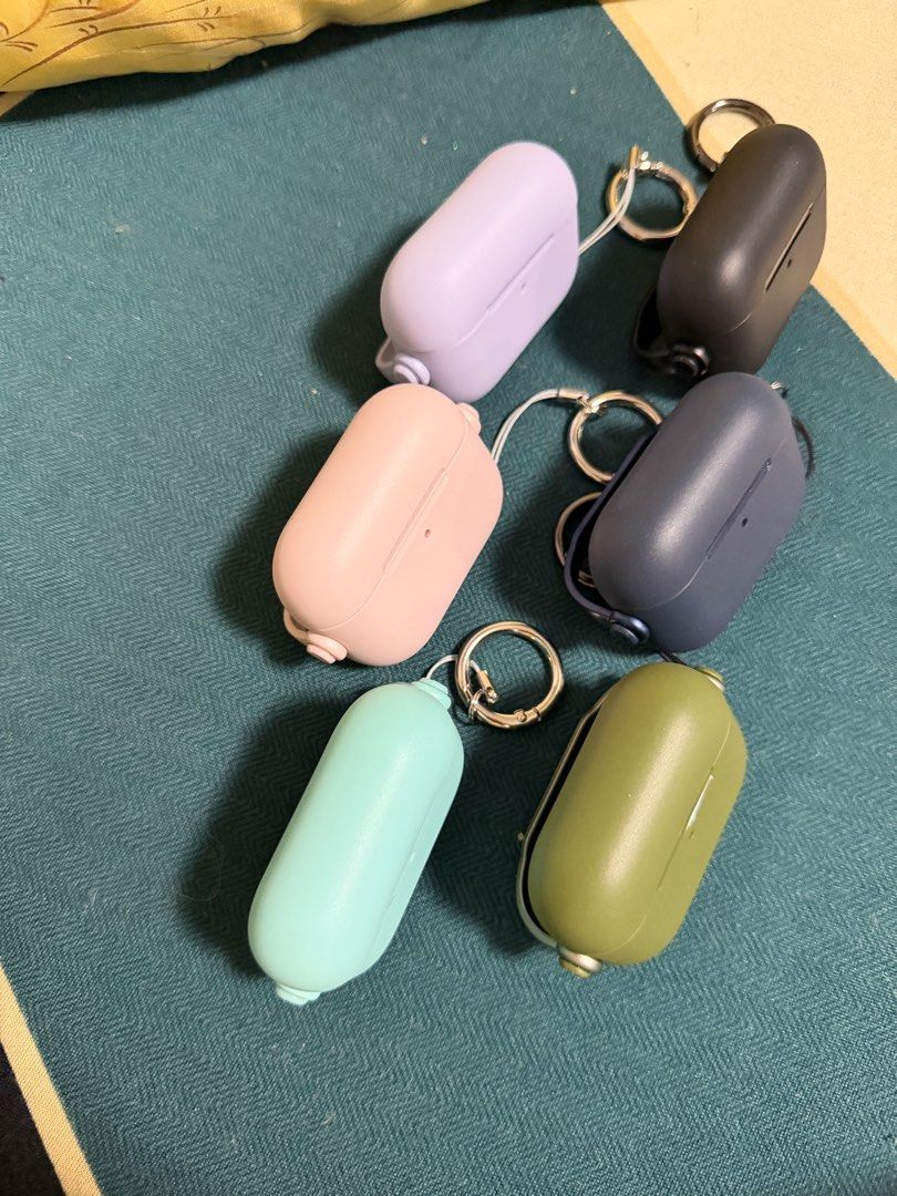 AirPods Pro 3 Case with Keychain (Category: Earphones) located in Makati City. Submitted by saritsarishop (Listing ID 1402268271, Image 3). Description: Airpod Pro 3 Case Colors: Powder Pink Navy Blue Moss Green Purple Black Light Blue All comes with Keychain ₱400 Only Limited Stocks Only! Mop: Bpi/Gcash/Bdo Delivery not yet Included. Lala/Grab for Metro Manila LBC for provinces..