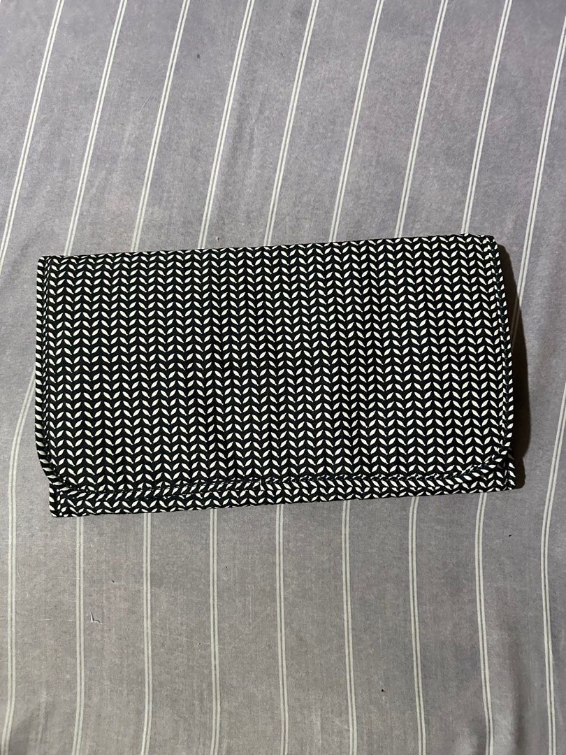 Babies Changing Mat/Pads (Category: Other Baby Bathing & Changing Needs) located in Manila. Submitted by leyac (Listing ID 1402137587, Image 1). Description: Kipling brand. Yung habol ko lang kasi is the bag. Ginawa ko na yoga bag. RFS: not using it and declutter.