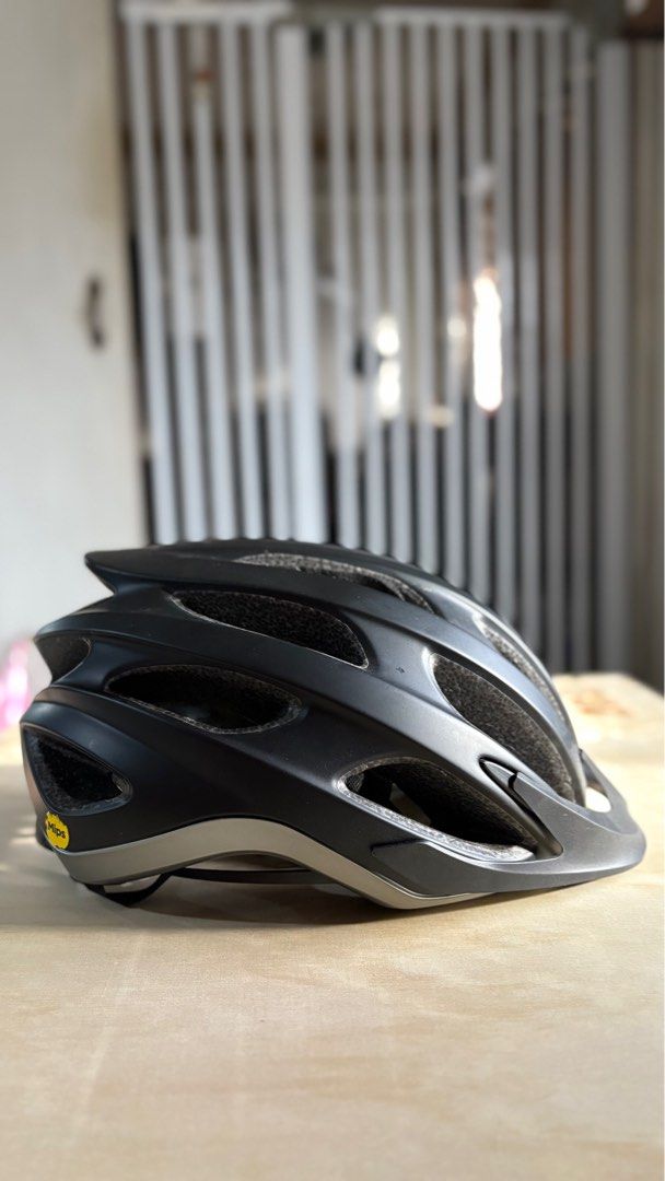 Bell Formula Helmet (Category: Bicycles) located in Manila. Submitted by jek.manuel (Listing ID 1402247245, Image 2). Description: Bell Formula Helmet - MIPS - never got hit/damaged/dropped in a crash - Issue: there is a noticeable scratch on top (nauntog sa low ceiling na kisame) RFS: decluttering.
