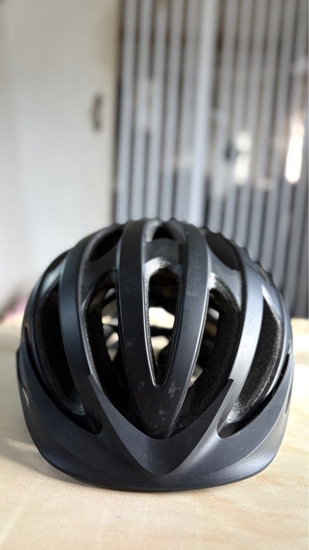 Bell Formula Helmet (Category: Bicycles) located in Manila. Submitted by jek.manuel (Listing ID 1402247245, Image 1). Description: Bell Formula Helmet - MIPS - never got hit/damaged/dropped in a crash - Issue: there is a noticeable scratch on top (nauntog sa low ceiling na kisame) RFS: decluttering.