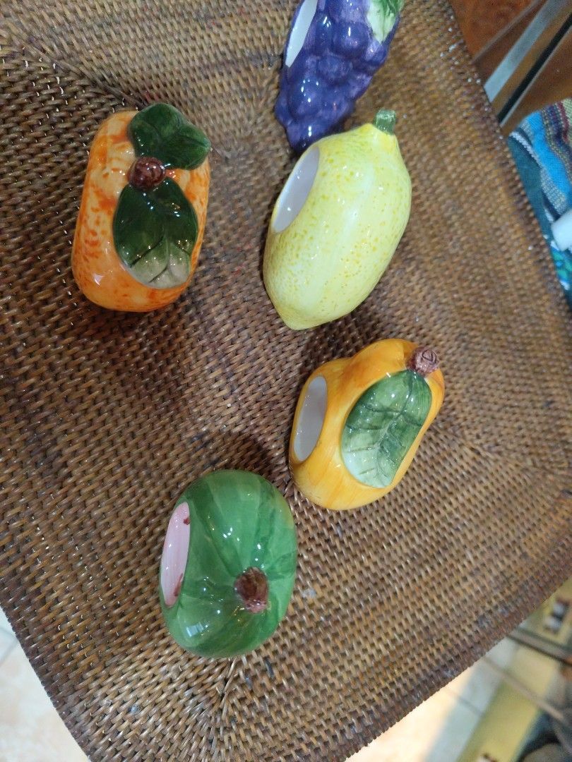 Ceramic Fruit Napkin Rings (Category: Towels, Napkins & Holders) located in Dipolog. Submitted by thriftteata (Listing ID 1402184412, Image 3). Description: handpainted lemon may konti natangal na paint pls see pic all in euc 5pcs all 📍Mindanao 💵Gcash only 📦 Flash or J&T.