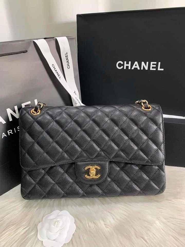 Chanel Flap Jumbo caviar leather (Category: Luxury Bags & Wallets) located in Quezon City. Submitted by rarebagsfrmjapan (Listing ID 1394606918, Image 1). Description: IMPORTANT PLS READ !!! PERFECT GIFT OR GIVEAWAYS REWARD UR SELF OR LOVE ONES AT LEAST ONCE A YEAR !!! ALL ITEMS ARE FROM ABROAD JAPAN,,DUBAI,,USA ETC 𝐃𝐈𝐒𝐂𝐋𝐀𝐈𝐌𝐄𝐑: we are 𝐧𝐨𝐭 𝐚𝐬𝐬𝐨𝐜𝐢𝐚𝐭𝐞𝐝 𝐰𝐢𝐭𝐡 𝐭𝐡𝐞 𝐛𝐫𝐚𝐧𝐝𝐬 𝐭𝐡𝐚𝐭 𝐚𝐫𝐞 𝐥𝐢𝐧𝐤𝐞𝐝 𝐚𝐧𝐝 𝐬𝐭𝐚𝐭𝐞