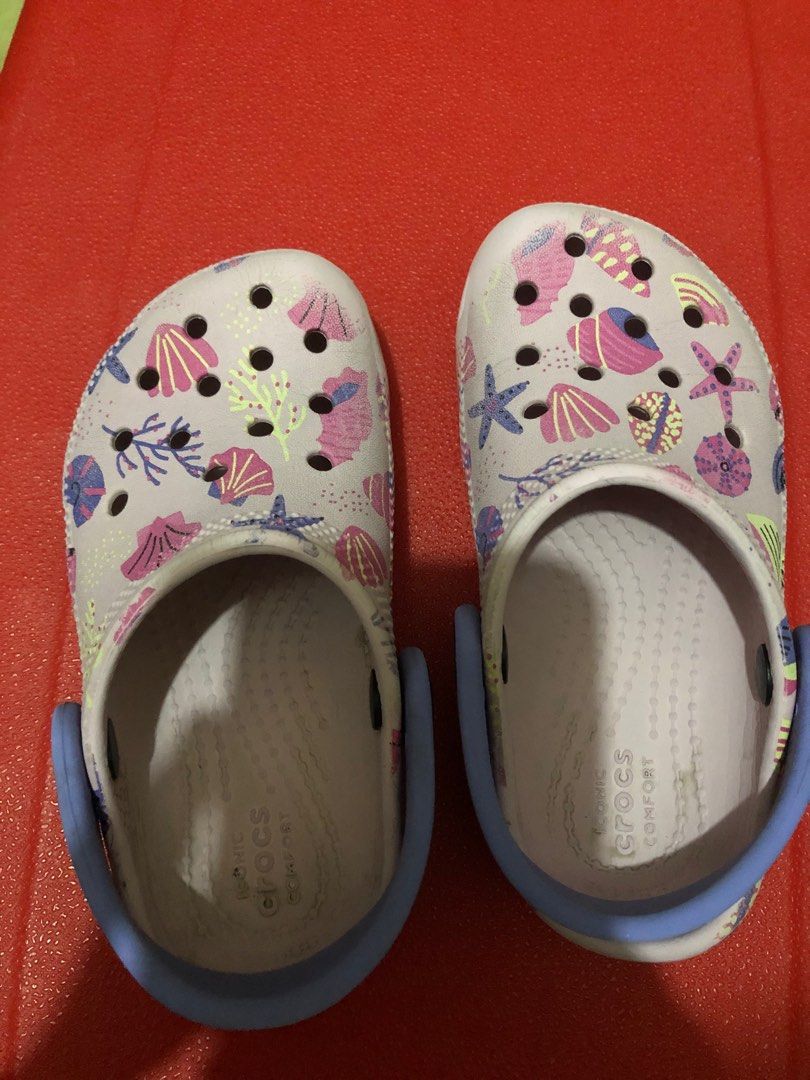 Crocs Classic Clog - Sea Shells Print (Category: Babies & Kids Fashion) located in Bacoor. Submitted by declutteredbygem (Listing ID 1402132169, Image 3). Description: Original Crocs size C9.