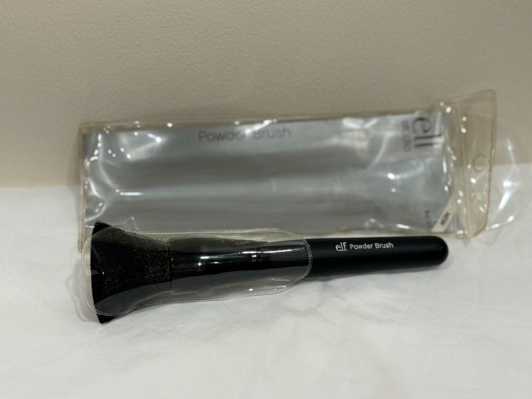 ELF EYES LIPS FACE POWDER BRUSH (Category: Makeup) located in San Juan City. Submitted by thesouthbeachedit (Listing ID 1402162737, Image 1). Description: This synthetic haired brush is soft, absorbent and can be used with wet or dry products. For best results, clean or wipe brush after each use. - Creates a professional sculpted look - Provides full coverage - Use with powder or blush for perfect contouring * Vegan Friendly.
