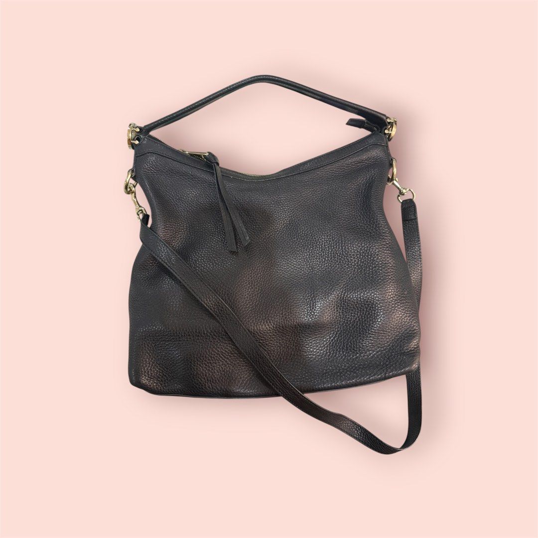 Gucci Black Leather Hobo Bag (Category: Luxury Bags & Wallets) located in Valenzuela. Submitted by jenvalz (Listing ID 1402144434, Image 1). Description: With pen marks inside.