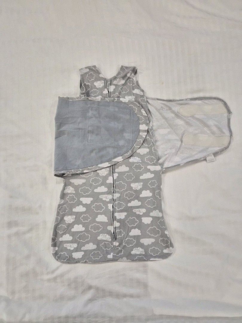 HALO Multiway Swaddle (Category: Babies & Kids Fashion) located in Quezon City. Submitted by stmcc (Listing ID 1402186067, Image 1). Description: 850 each Take 2 for 1500 Used a few times. Very very good condition. Can do meet up around Timog area. Can also do courier. Courier shouldered by buyer. Payment: Gcash.