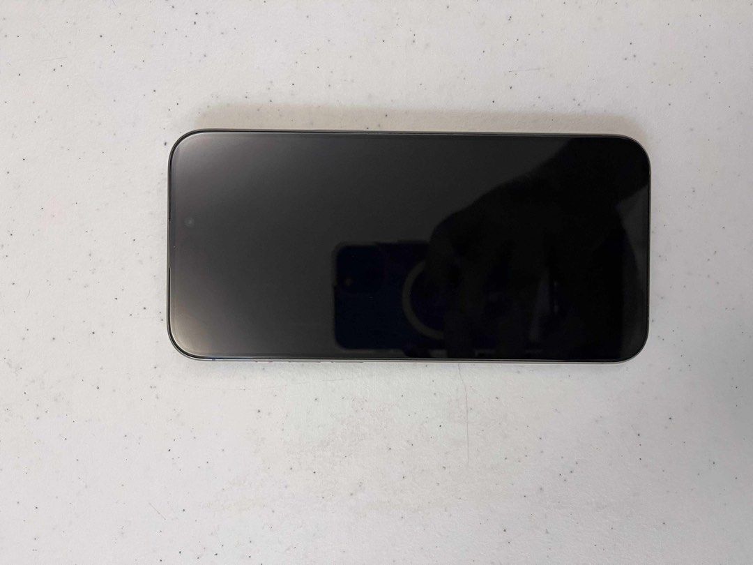 iPhone 15 Pro Max | 256GB (Category: iPhone 15 Series) located in San Pedro. Submitted by ishiii__ (Listing ID 1402172281, Image 2). Description: - rfs: upgrading - GLOBE LOCKED - no flaws - girl owned - comes with cases - slightly negotiable for quick transactions.