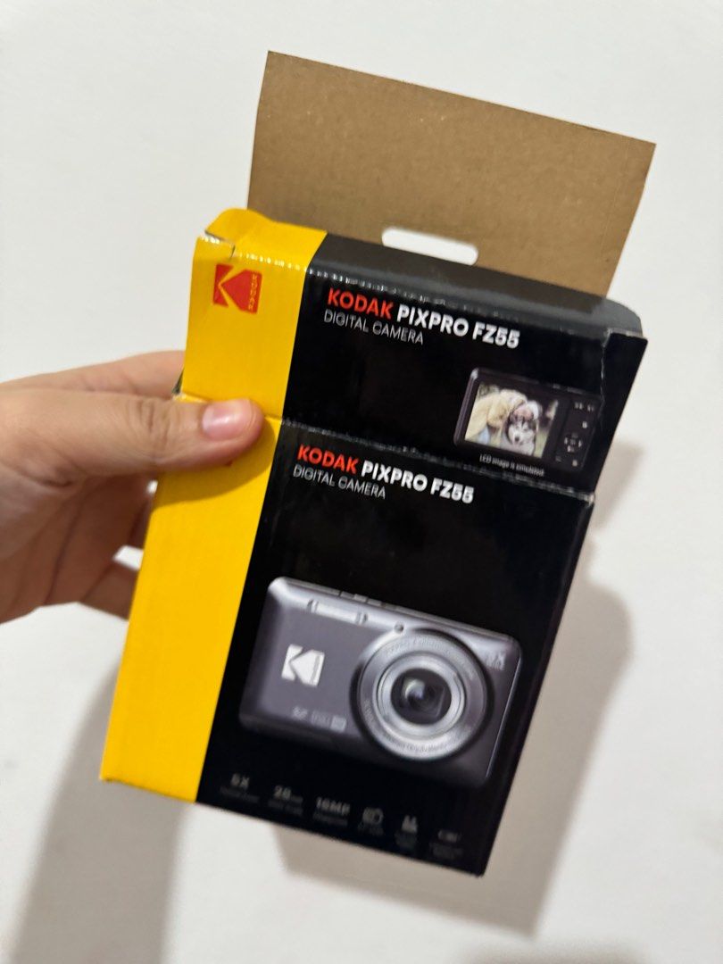 KODAK PIXPRO FZ55 BLUE (Category: Cameras) located in Antipolo. Submitted by salvemaec (Listing ID 1402238466, Image 2). Description: FOR SALE 🔥 Kodak Pixpro FZ55 (blue) with box orig battery and charger bought Sep 29, 2025 at Photoline Barely used, nego for sure buyer (no to low baller) rfs: emergency Funds balance sa hospital .