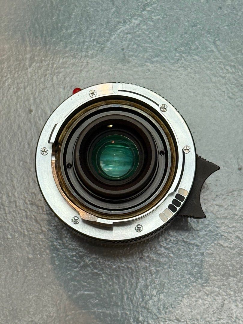 Leica Elmarit-M 2.8/28 ASPH Lens (Category: Cameras) located in Manila. Submitted by cobimoj (Listing ID 1402161885, Image 2). Description: Leica Elmarit-M 28mm 1:2.8/28 ASPH complete with box and certificates Selling for ₱120,000.00 slightly used 9.8/10 (brand new SRP ₱163,000.00).