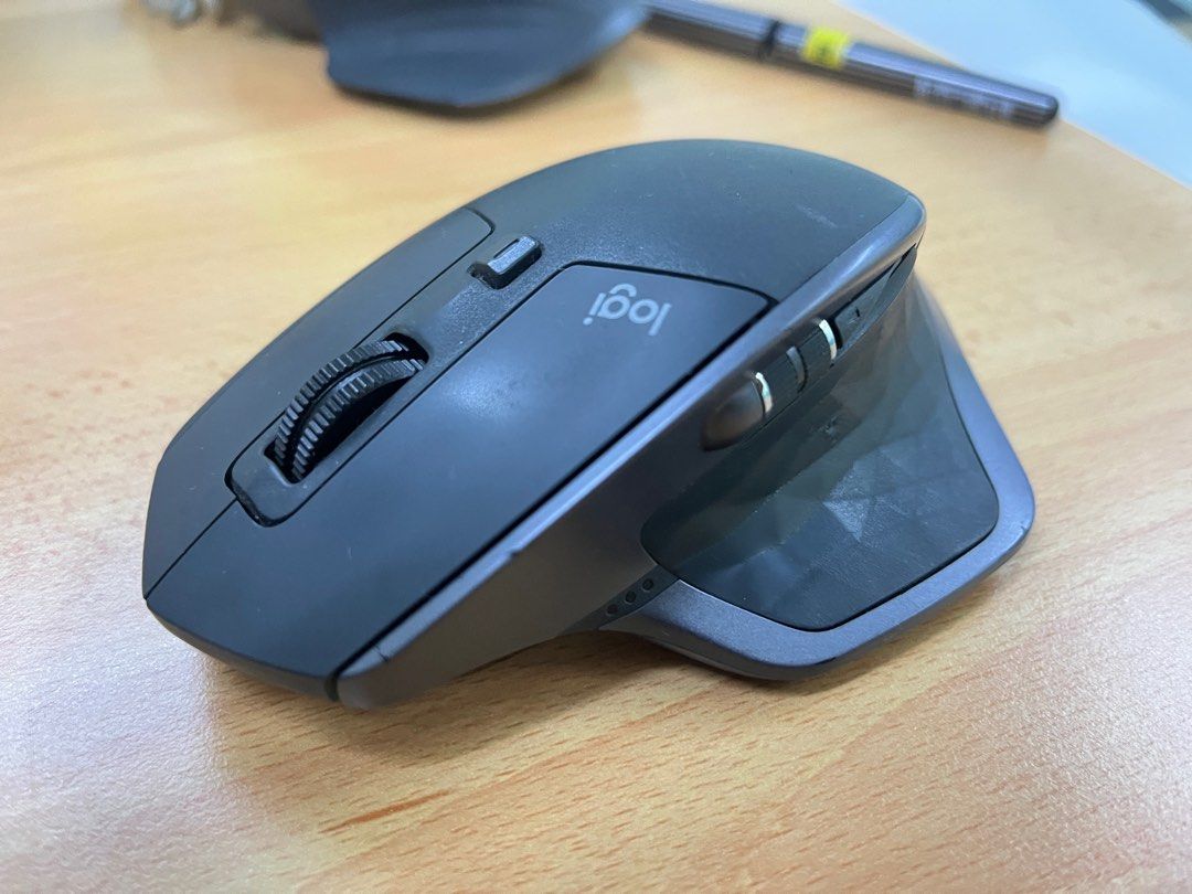 Logitech Mx Master 2s (Category: Mouse & Mousepads) located in Puchong. Submitted by levfuentes (Listing ID 1402175921, Image 1). Description: Scroll wheel replaced Battery replaces Mouse only. Will give unifying dongle if found. .