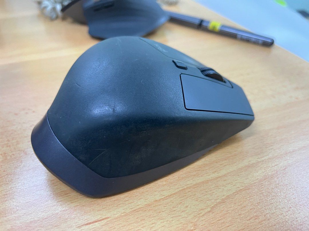 Logitech Mx Master 2s (Category: Mouse & Mousepads) located in Puchong. Submitted by levfuentes (Listing ID 1402175921, Image 3). Description: Scroll wheel replaced Battery replaces Mouse only. Will give unifying dongle if found. .