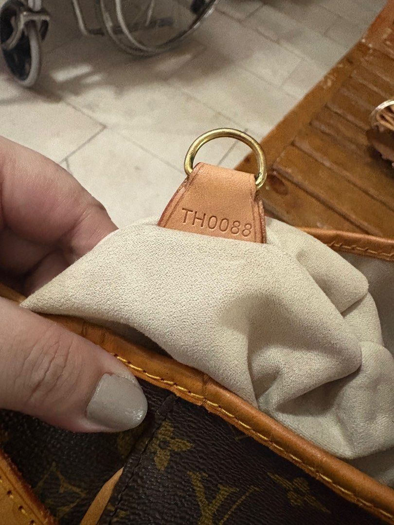 Louis Vuitton Monogram Galleria Bag (Category: Luxury Bags & Wallets) located in Paranaque City. Submitted by shopofashopaholic (Listing ID 1402107745, Image 3). Description: - Authentic Louis Vuitton Galleria Bag - Classic LV monogram pattern - Leather strap and trim - Gold-tone Louis Vuitton logo plate - Light-colored fabric interior - Date code: TH0088 Size: PM.