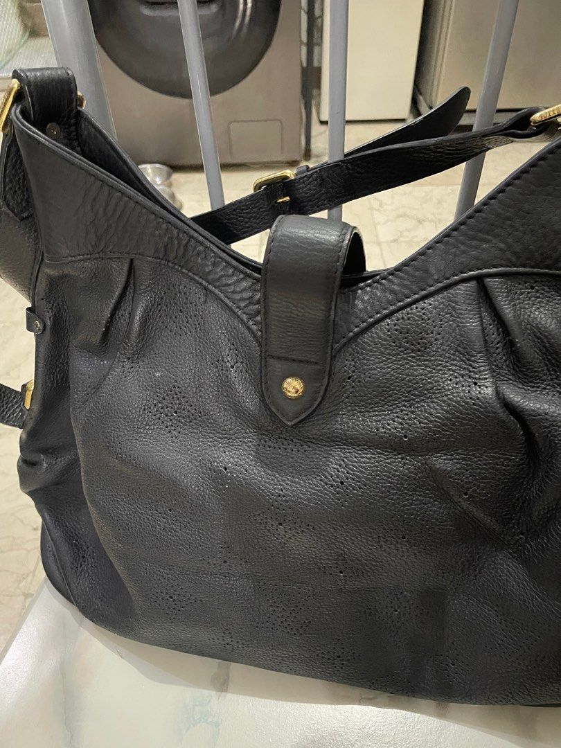 LV hobo bag (Category: Shoulder Bags) located in Paranaque City. Submitted by mura_finds (Listing ID 1399588316, Image 3). Description: .