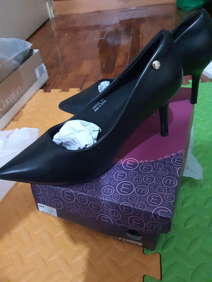 Mflex Black Shoes Size 41 with heels (Category: Heels) located in Pasig City. Submitted by aubshop (Listing ID 1402098741, Image 2). Description: brand new .