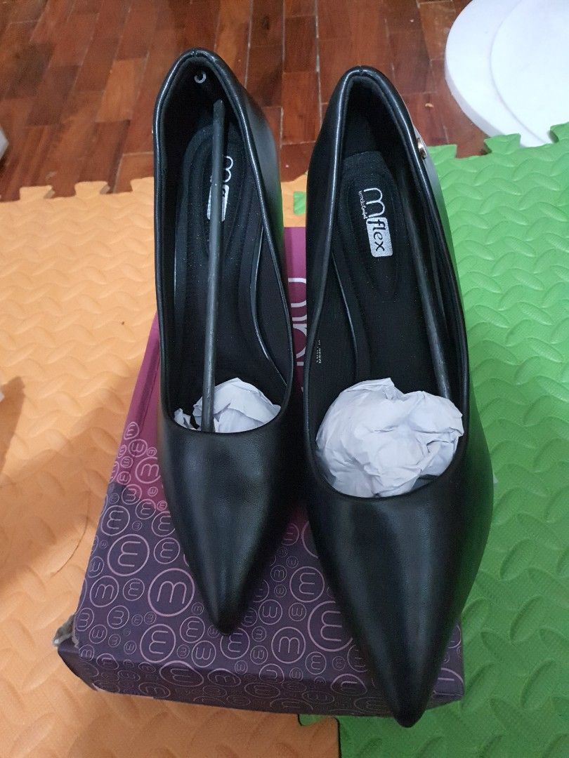 Mflex Black Shoes Size 41 with heels (Category: Heels) located in Pasig City. Submitted by aubshop (Listing ID 1402098741, Image 3). Description: brand new .