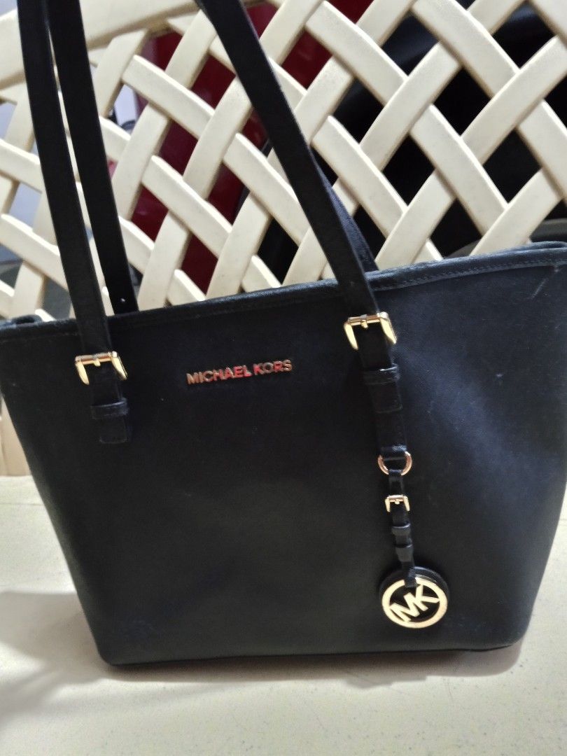 Michael Kors Black Tote Bag (Category: Luxury Bags & Wallets) located in Caloocan City. Submitted by nobleflower_4c42cc (Listing ID 1402209010, Image 3). Description: - Authentic Michael Kors tote bag - Color: Black - Hardware: Gold-tone - Features: Shoulder straps, MK logo charm - Shape: Rectangular - Material: Leather.
