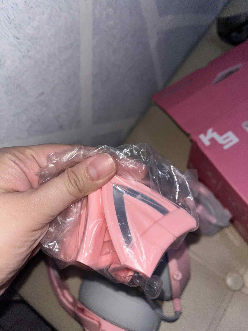 Onikuma K9 Professional Gaming Headset Pink Cat ear design (Category: Headphones & Headsets) located in Antipolo. Submitted by gossipgurlxoxo (Listing ID 1402181971, Image 3). Description: - never been used, tested lang - producing high quality sounds - soft earmuffs -headbeam can be adjusted - very clear and noise cancelling mic - has rgb led light feature - cat ear design is detachable - slightly negotiable price, just offer :).