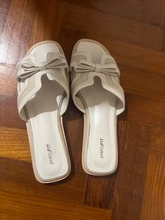(Category: ) located in . Submitted by preloved_newclothes (Listing ID 1402259232, Image 1). Description: .