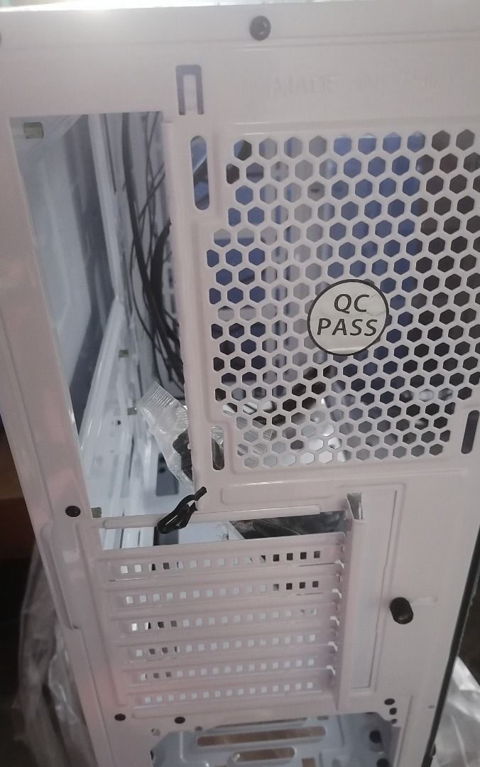 Rakk Hawani Flow PC Gaming Case (Category: Desktops) located in Caloocan City. Submitted by mineropino41911 (Listing ID 1402098532, Image 3). Description: For Sale Rakk Hawani Flow PC Gaming Case Condition : Brand New Color : White Price :2500 For Reference https://easypc.com.ph/products/rakk-hawani-flow-gaming-case-black?variant=44888859869355&fbclid=IwdGRjcAN2IbljbGNrA3YhrWV4dG4DYWVtAjExAAEeoKfFHQVvvqdlA1Et4e93fhu1HkvGtJJs3WGoUDPegODllR2CQdx-kP
