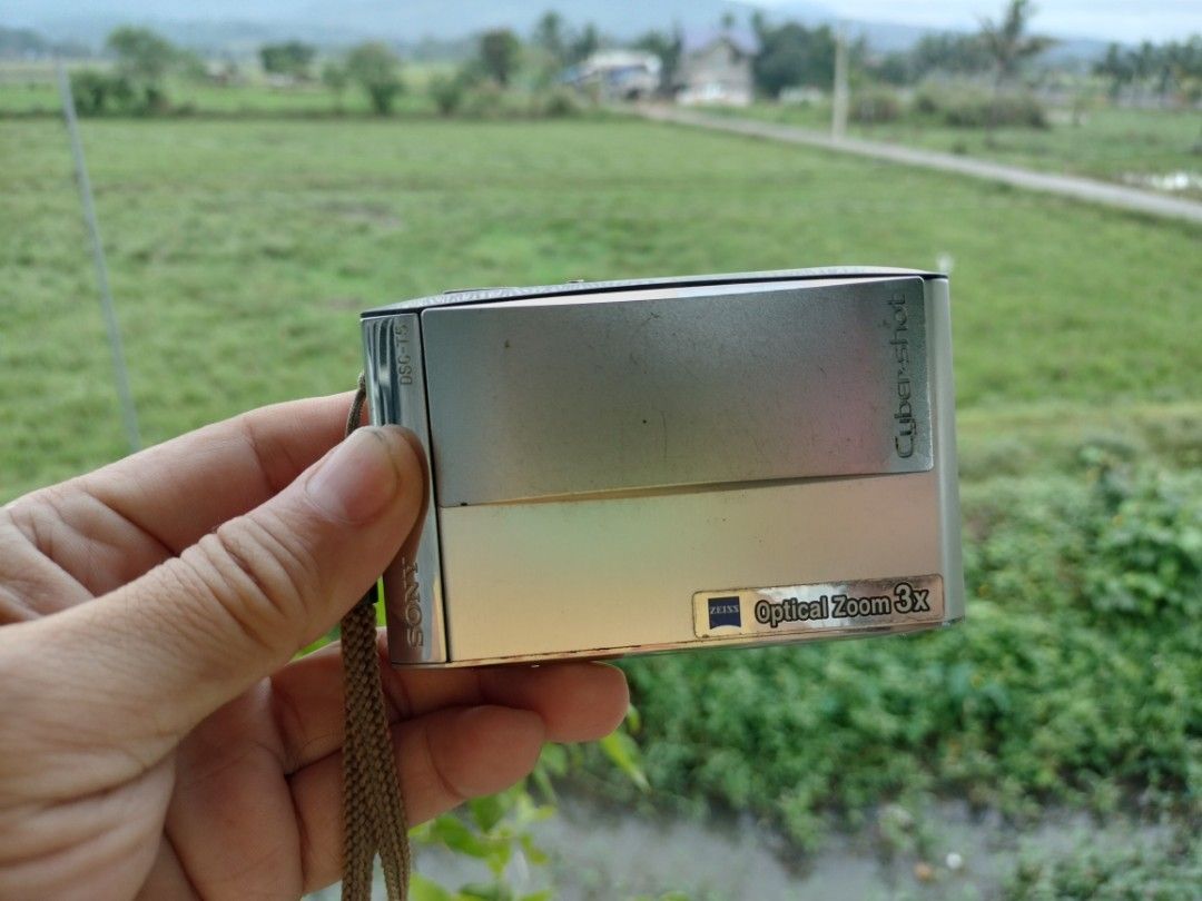 Sony Cybershot t5 Digital Camera (Category: Cameras) located in Manila. Submitted by ultimogizmos (Listing ID 1402108968, Image 2). Description: sony cybershot t5 ccd sensor 5 megapixel no issues unit battery memory universal charger strap last price slight issue may 2 small line sa lcd wont affect output last price actual and sample pics posted.