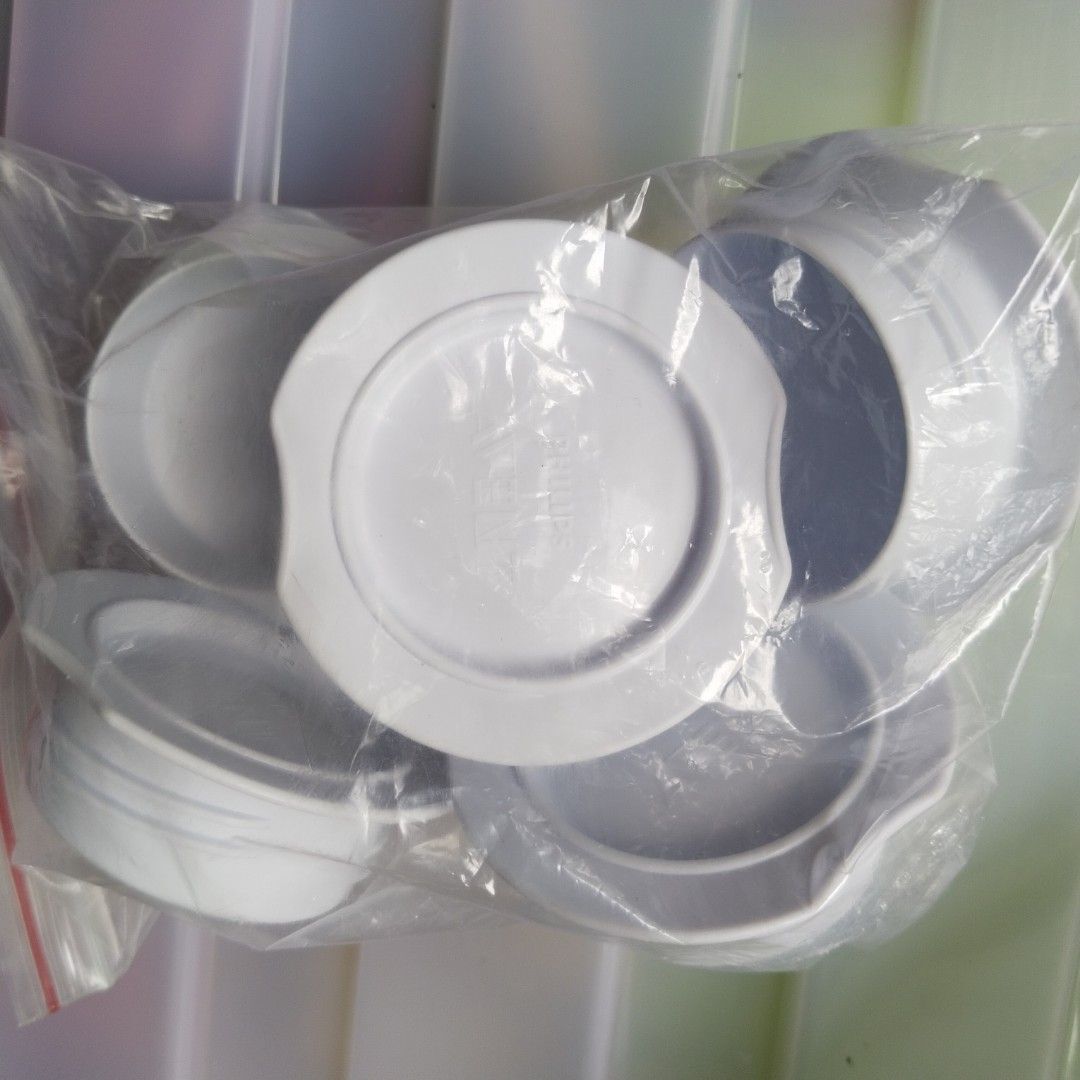 TAKE ALL Avent Via Cups Breast Pump Lid (Category: Breastfeeding & Bottle Feeding) located in Pasig City. Submitted by babylove2003 (Listing ID 1402206087, Image 3). Description: Original, new..