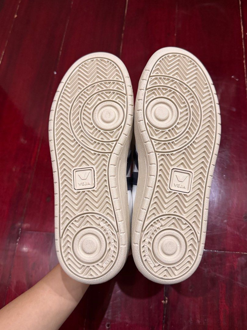 Veja | Campo (Category: Sneakers) located in Manila. Submitted by eckac (Listing ID 1402253833, Image 3). Description: .