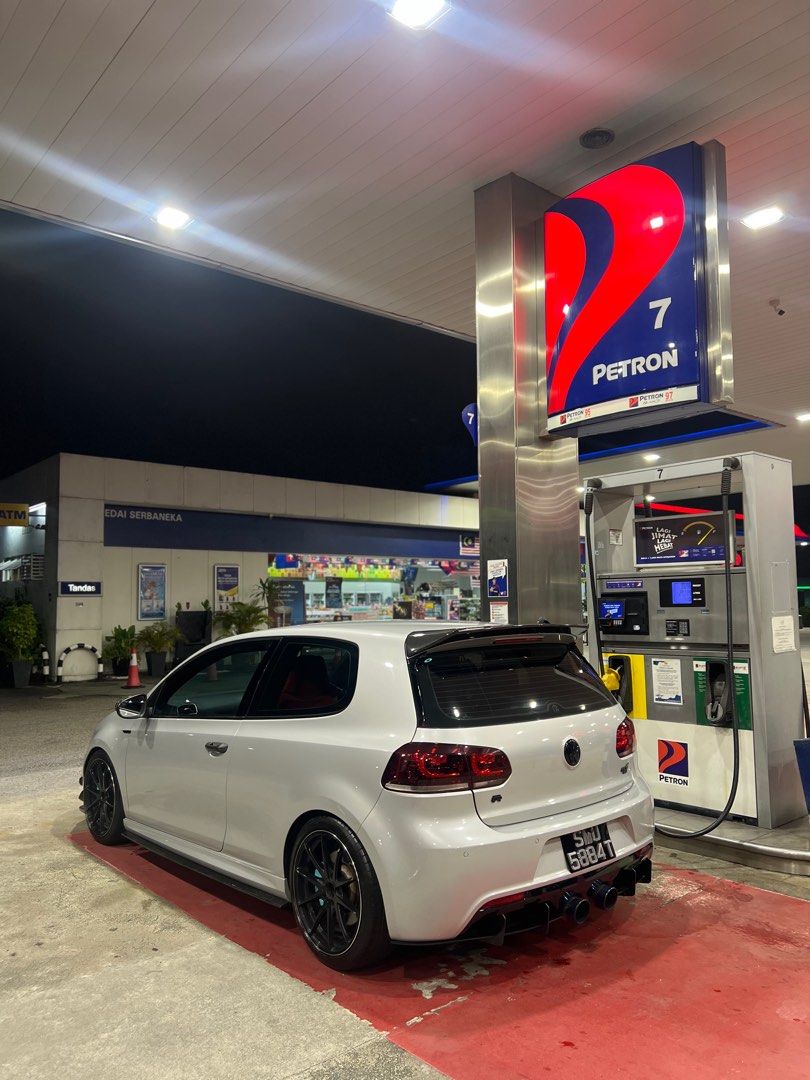 Volkswagen Golf R 2.0 DSG 3dr (A) (Category: Used Cars) located in Singapore. Submitted by huhuricane (Listing ID 1371043928, Image 2). Description: .
