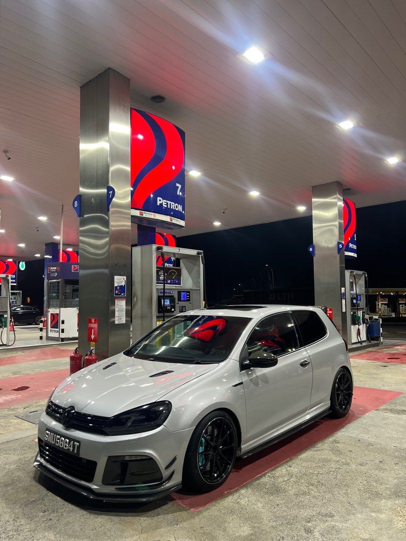 Volkswagen Golf R 2.0 DSG 3dr (A) (Category: Used Cars) located in Singapore. Submitted by huhuricane (Listing ID 1371043928, Image 1). Description: .