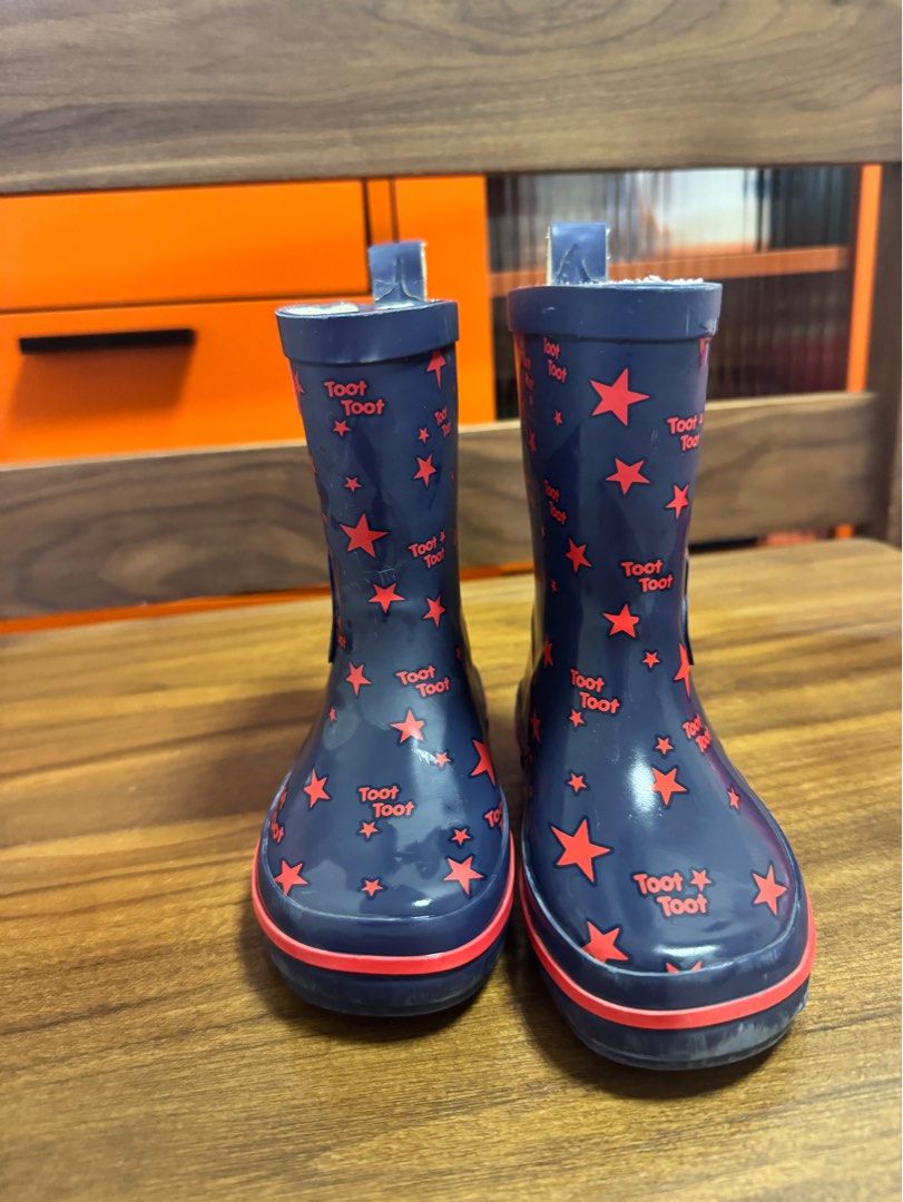 Waterboot （分類：嬰兒及小童流行時尚）位於 Hong Kong。 由 jlkam 提交（商品編號 1402260521，圖片 3）。簡介： 購自英國農場，小朋友只著過2次。