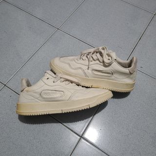 (Category: ) located in . Submitted by shoes_picious (Listing ID 1402294517, Image 1). Description: .