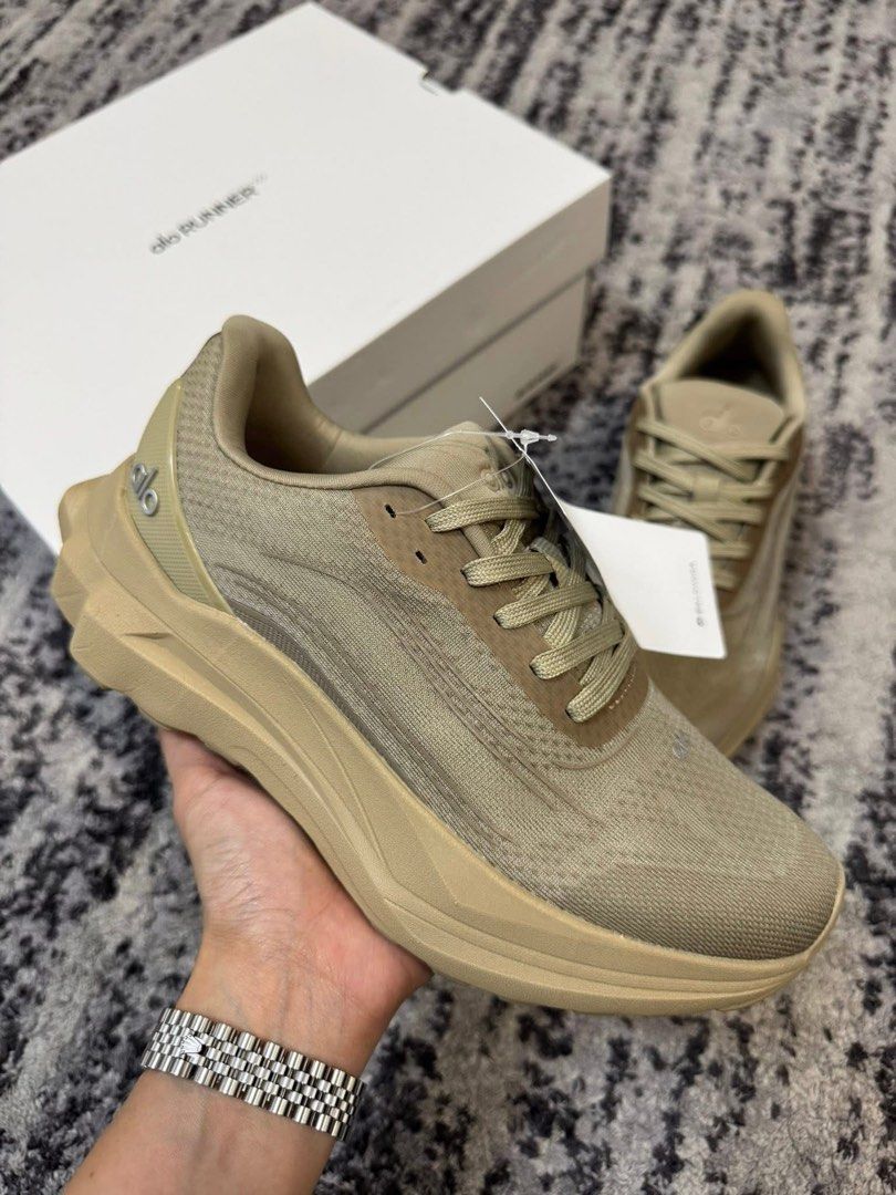 Alo Runner Sneakers 5colors (Category: Sneakers) located in Bulacan. Submitted by stepnstyle8888 (Listing ID 1402453640, Image 3). Description: Brandnew with box Size 36-40 COD with dp.