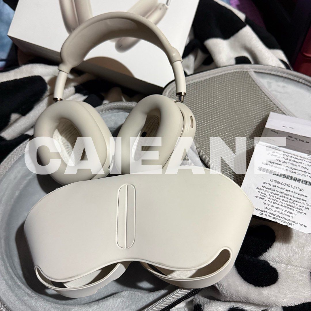 Apple AirPods Max Starlight Type C (Category: Headphones & Headsets) located in Baguio. Submitted by caieane (Listing ID 1402234696, Image 1). Description: - Apple AirPods Max (Starlight) - Includes original box - Includes carrying case - Includes receipt - Free silicone case and clear case - No Scratches, Dirt, or Dents Less than 1 month old Rfs: Change of Mind and Need Emergency Funds.