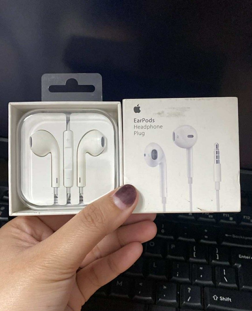 Apple EarPods with 3.5mm Headphone Plug (Category: Earphones) located in Manila. Submitted by pricious (Listing ID 1402332673, Image 1). Description: - EarPods with 3.5mm headphone plug - Classic white color - Includes: EarPods and box - Ideal for listening to music and taking calls.