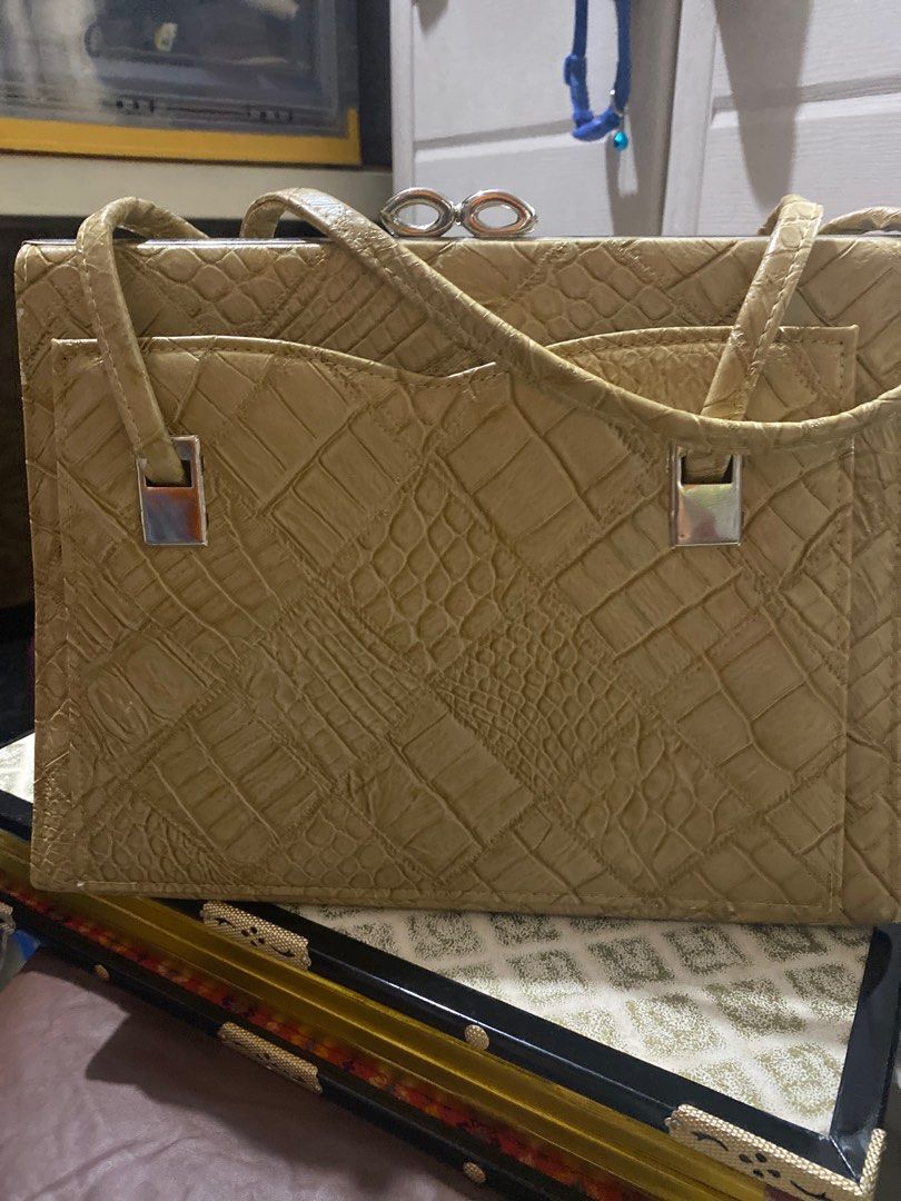Beige Crocodile-Embossed Handbag (Category: Luxury Bags & Wallets) located in Manila. Submitted by eicho (Listing ID 1402405520, Image 1). Description: .