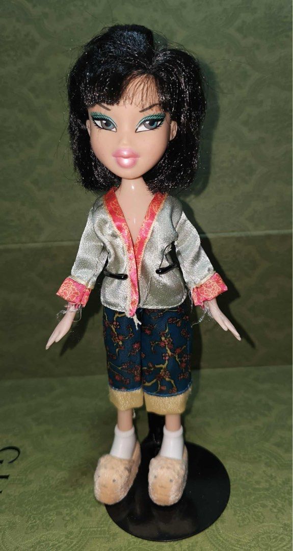 SALE!!! Bratz Slumber Party Jade (Category: Kids Toys) located in Lucena. Submitted by skinny.virgo (Listing ID 1402425452, Image 1). Description: Bratz Slumber Party Jade BEFORE: P1300 NOW: P800 Condition: •missing some accessories •never been washed/boiled wash. PM for more information and photos..